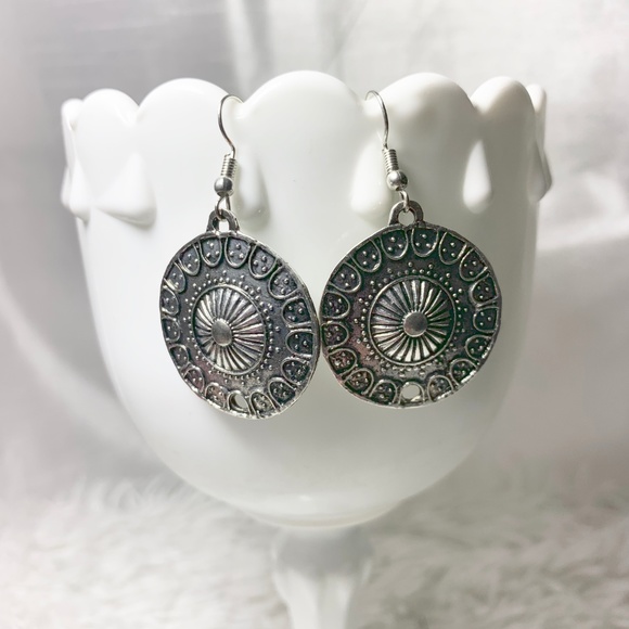 🔴🔴SALE 3/$10.  NWT  **BOUTIQUE*      EARRINGS - Picture 2 of 3